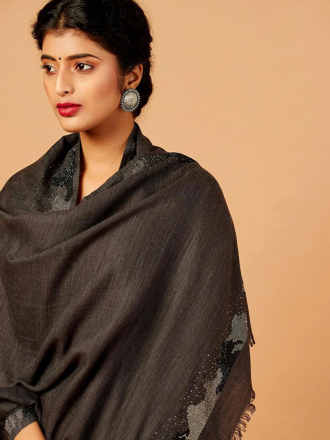 Chic Stole Wool Blend with Dobby Pattern in Black