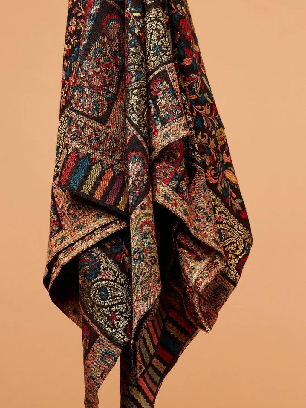 Elegant Shawl Wool Blend with Kaani Pattern in Black