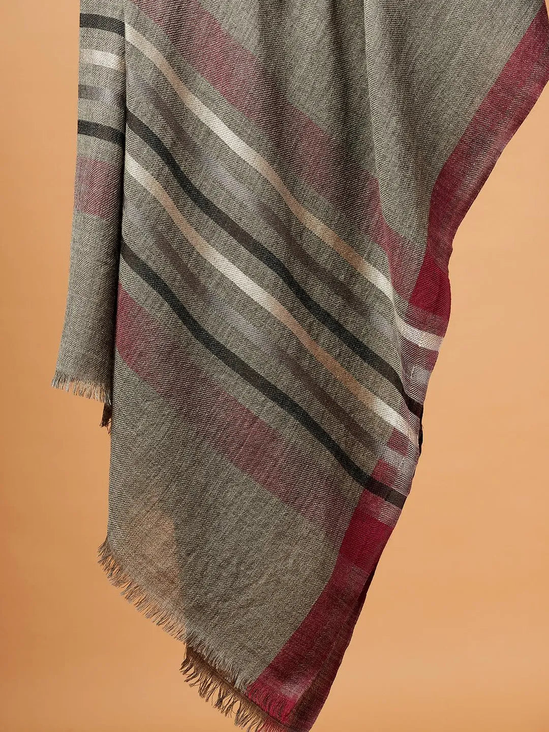 Chic Stole with Dobby Pattern in Grey