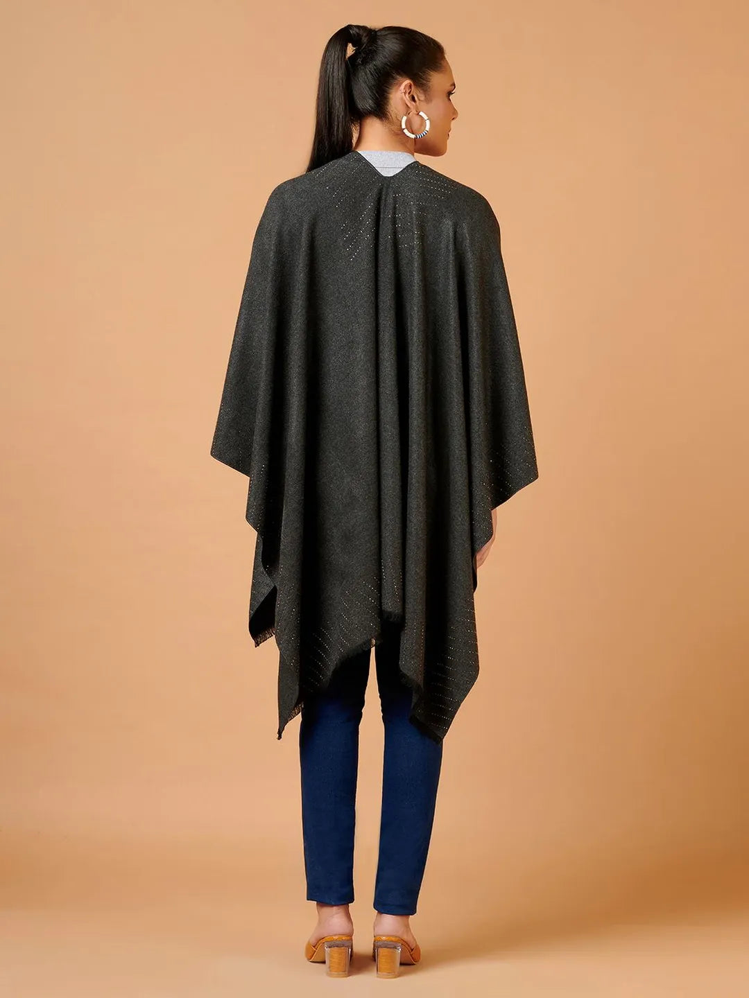 Comfort-Fit Poncho with Ponchu Pattern in Grey