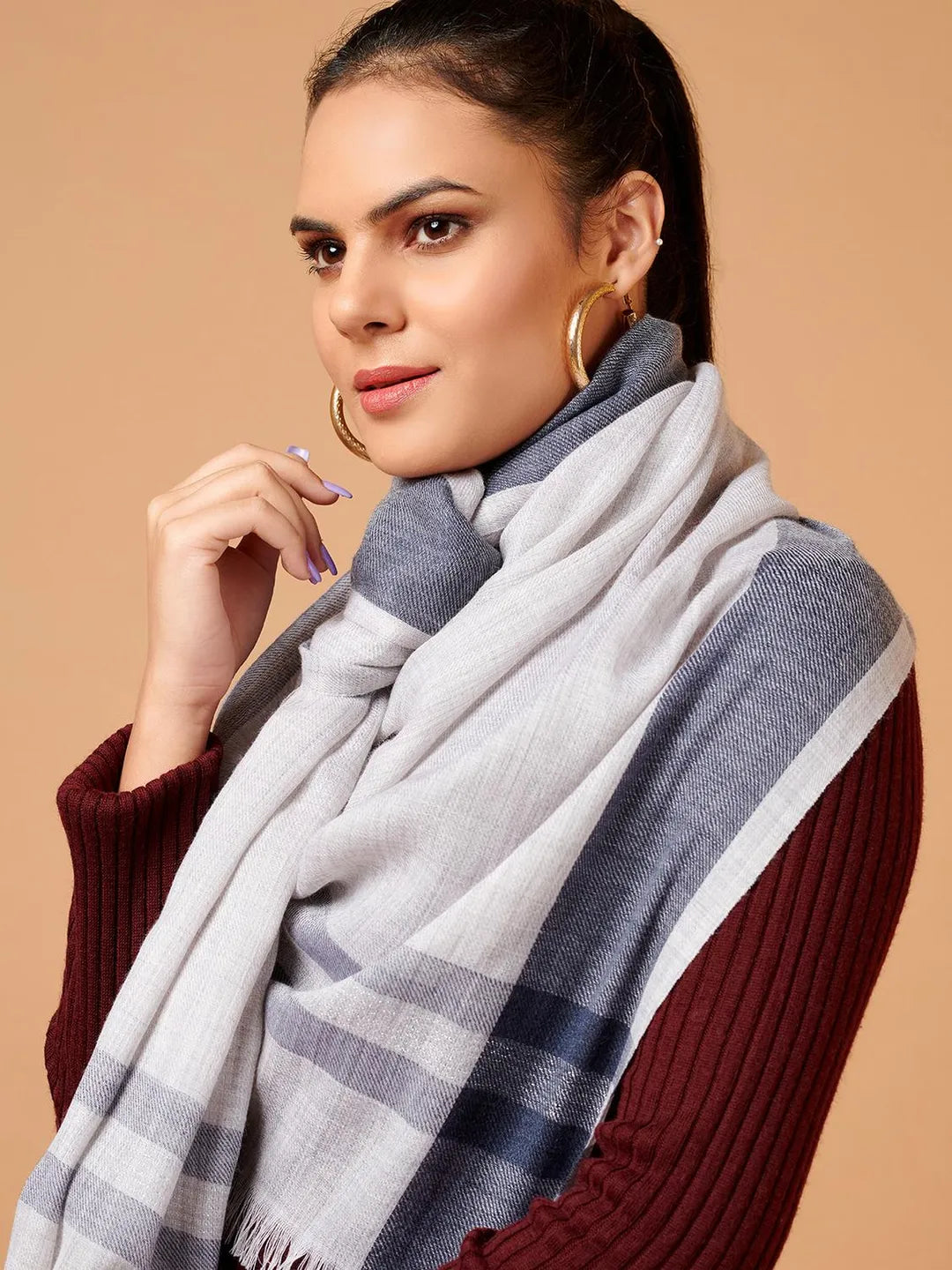 Chic Stole Wool Blend with Dobby Pattern in Grey