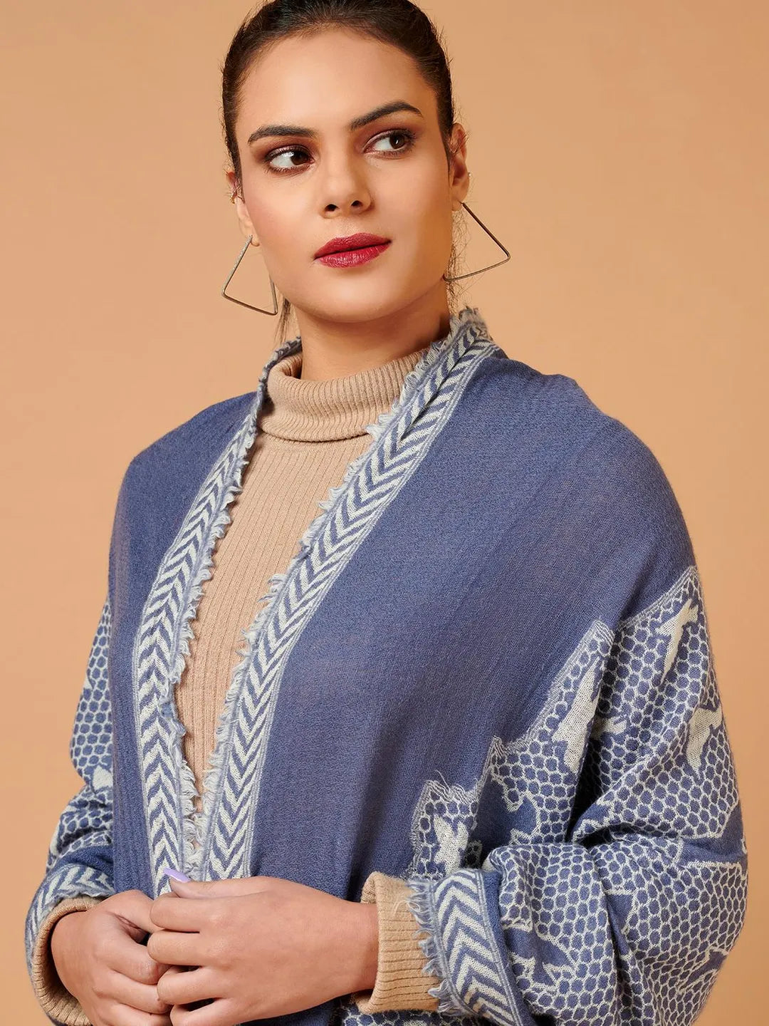 Chic Stole Wool Blend with Jacquard Pattern in Blue