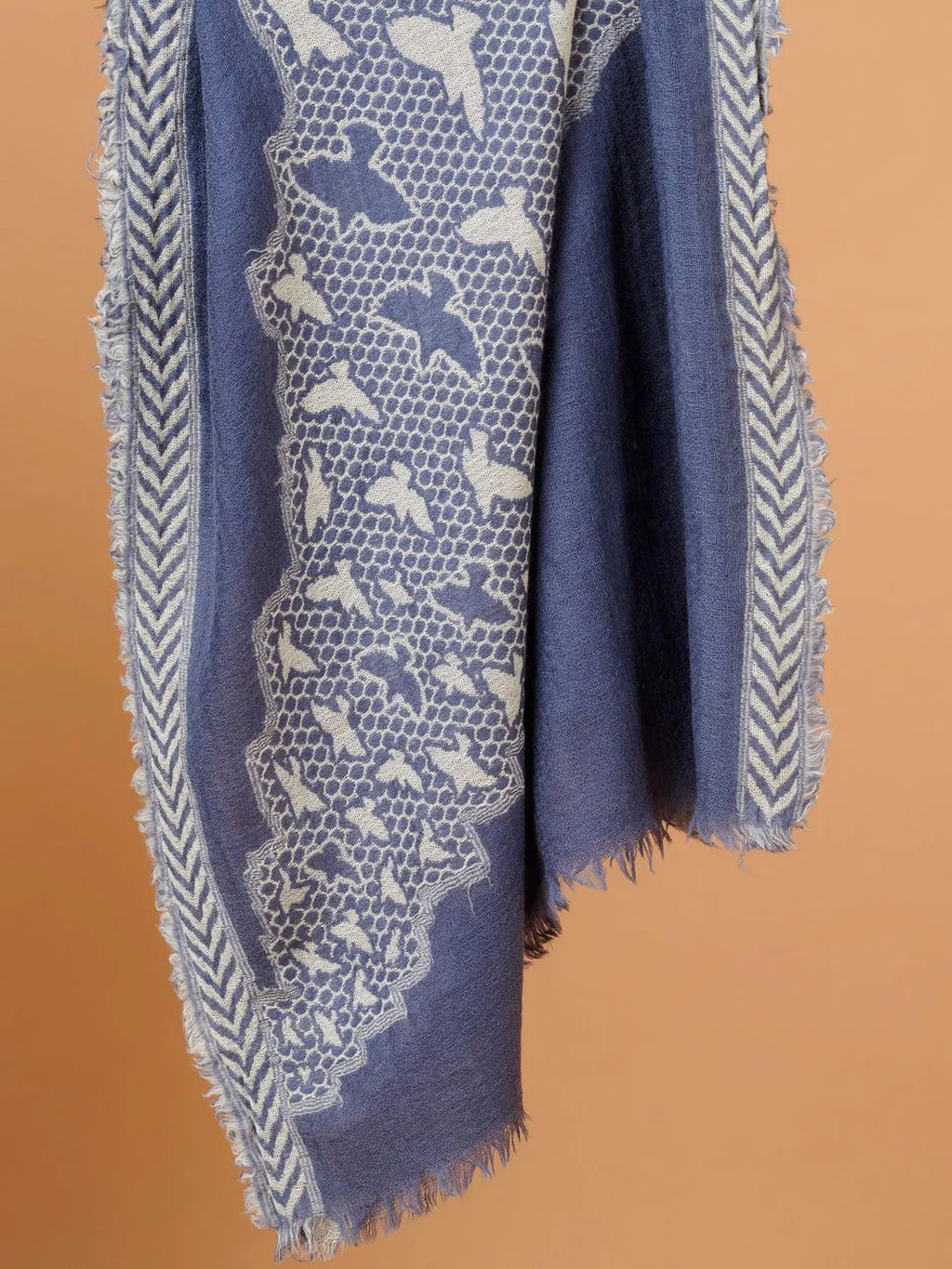 Chic Stole Wool Blend with Jacquard Pattern in Blue