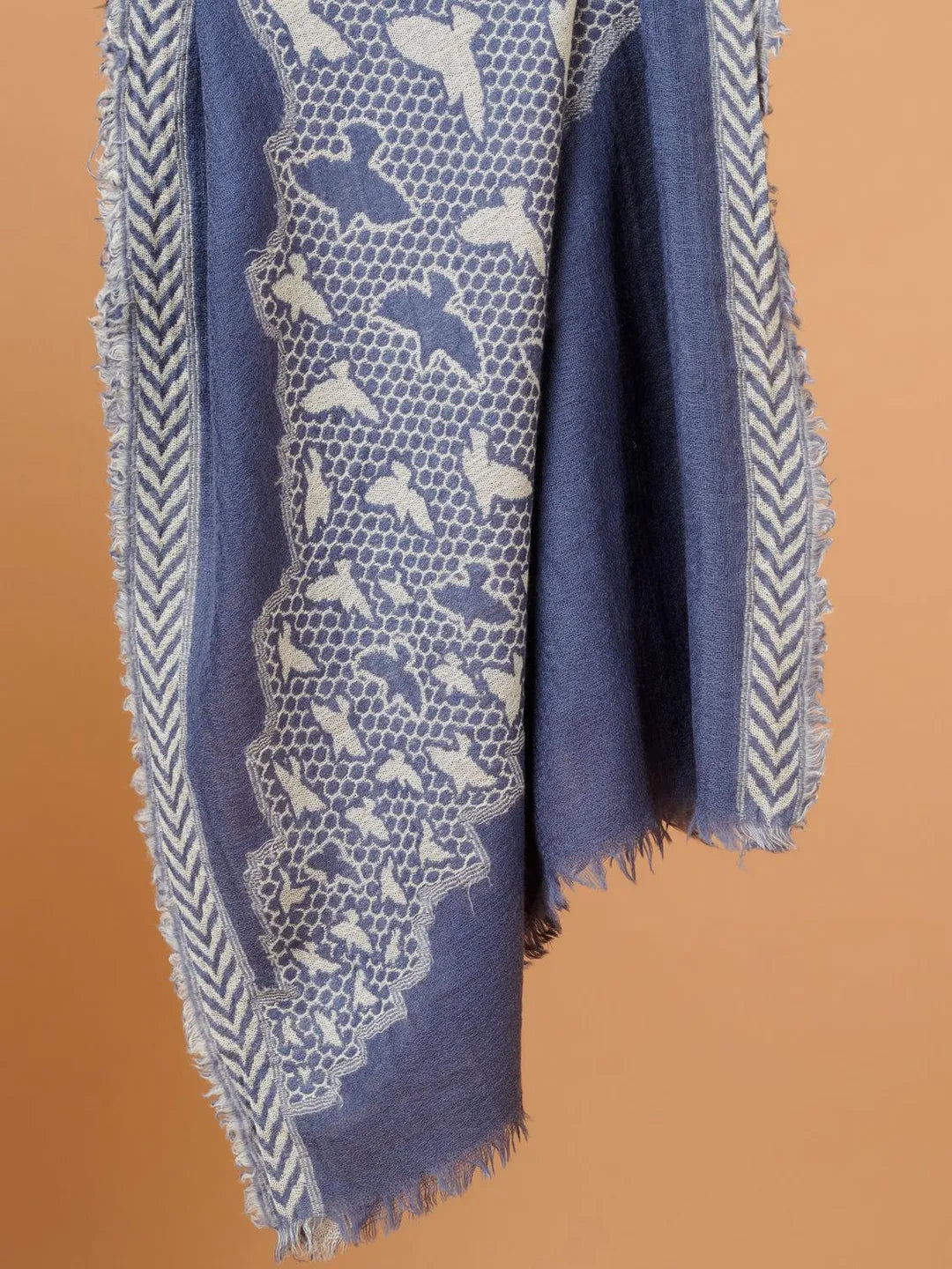 Chic Stole Wool Blend with Jacquard Pattern in Blue