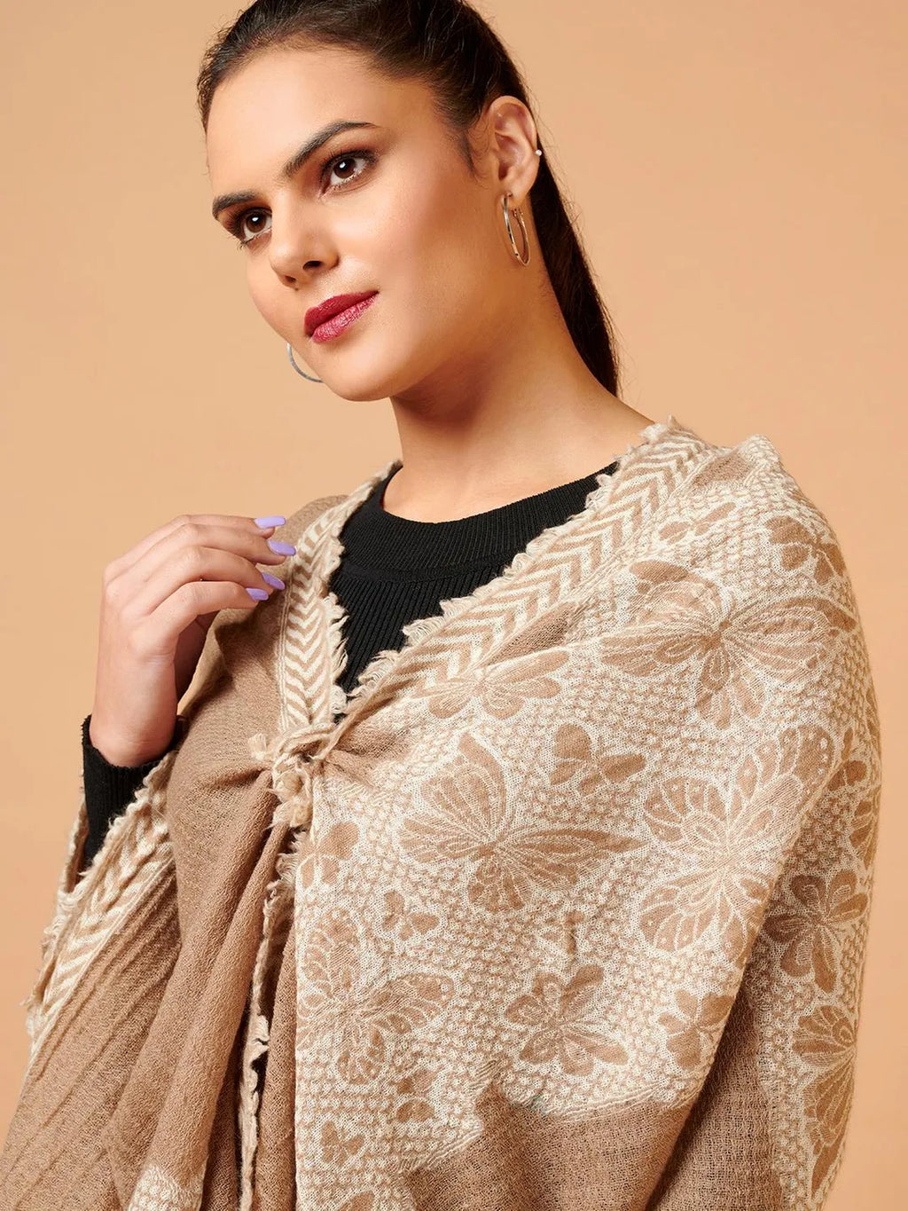 Chic Stole Wool Blend with Jacquard Pattern in Beige