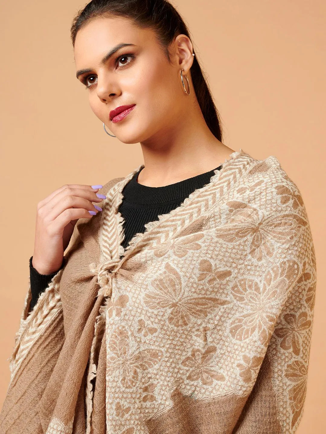 Chic Stole Wool Blend with Jacquard Pattern in Beige