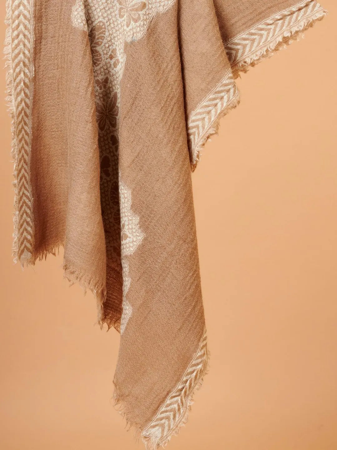 Chic Stole Wool Blend with Jacquard Pattern in Beige