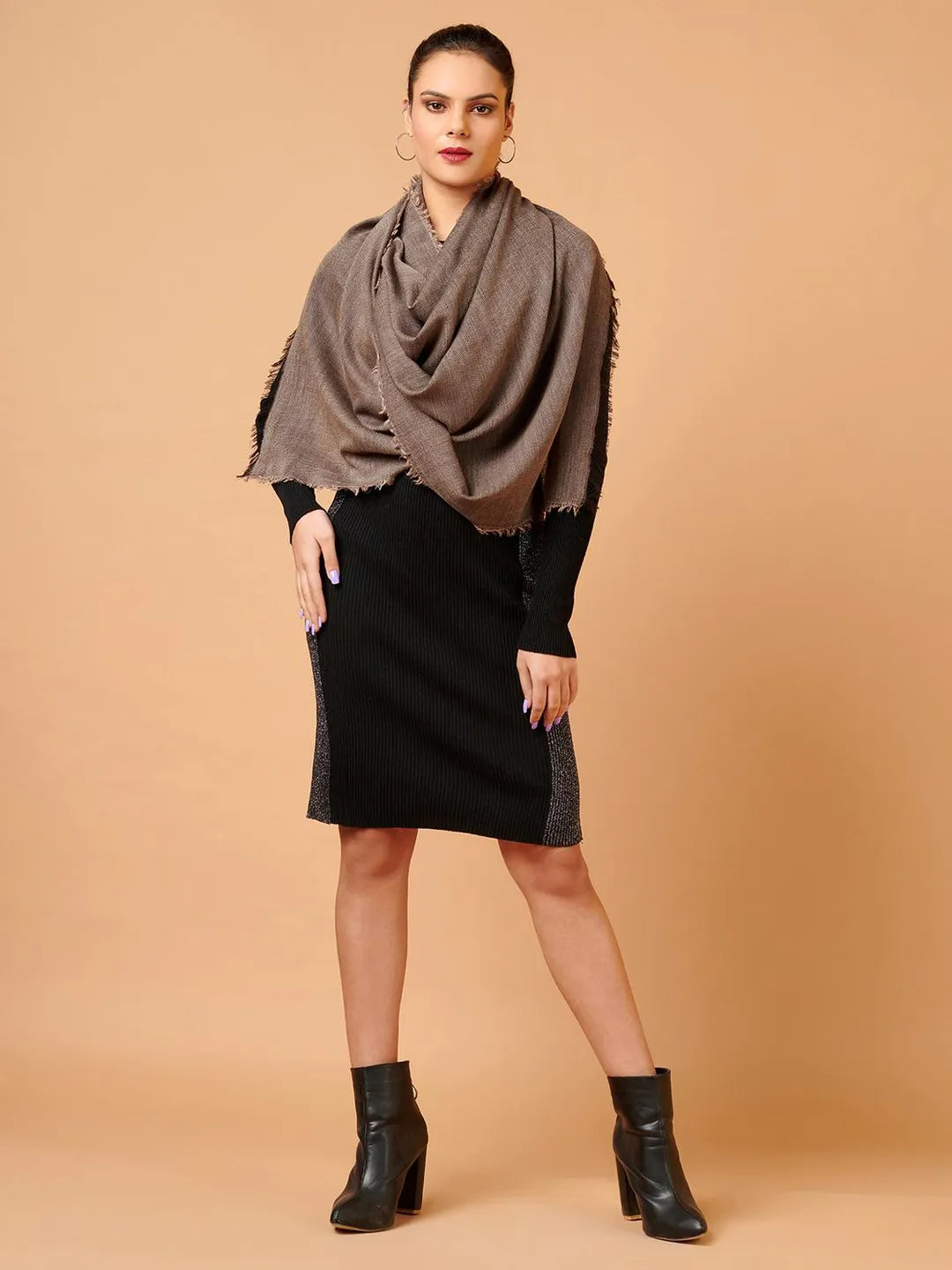 Chic Stole Wool Blend with Dobby Pattern in Grey
