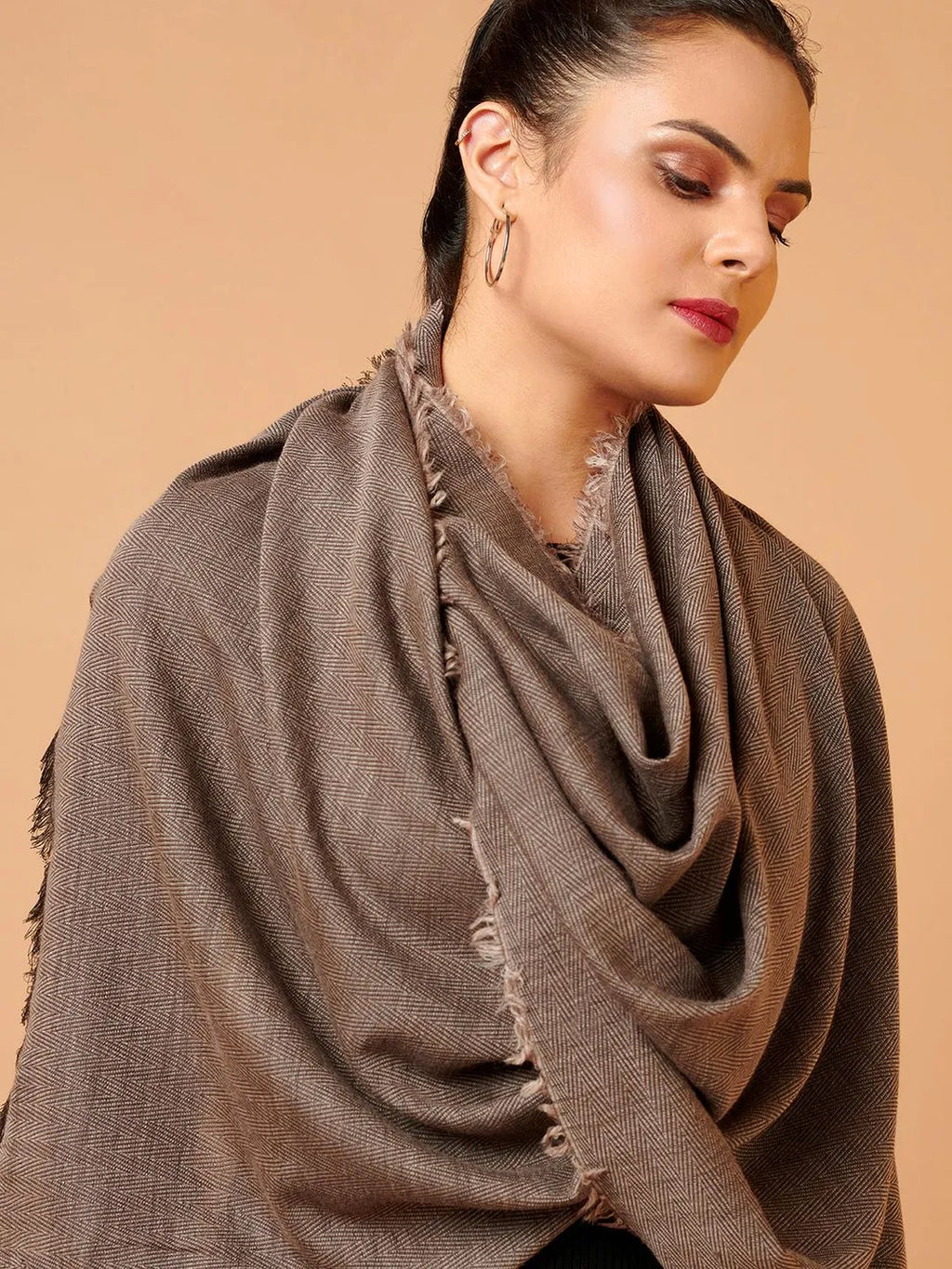 Chic Stole Wool Blend with Dobby Pattern in Grey