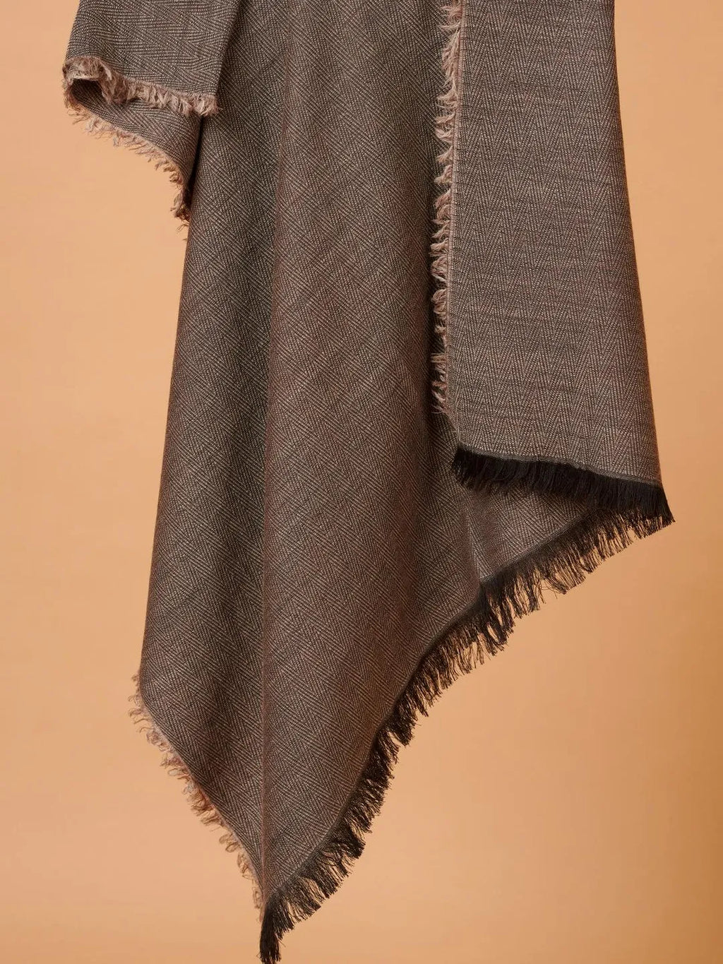 Chic Stole Wool Blend with Dobby Pattern in Grey