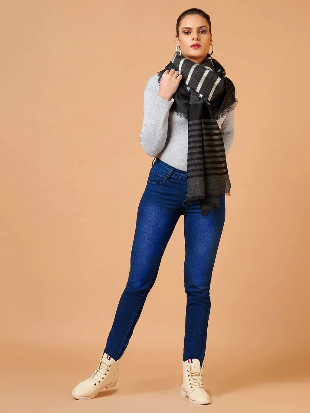 Chic Stole Wool Blend with Dobby Pattern in Grey