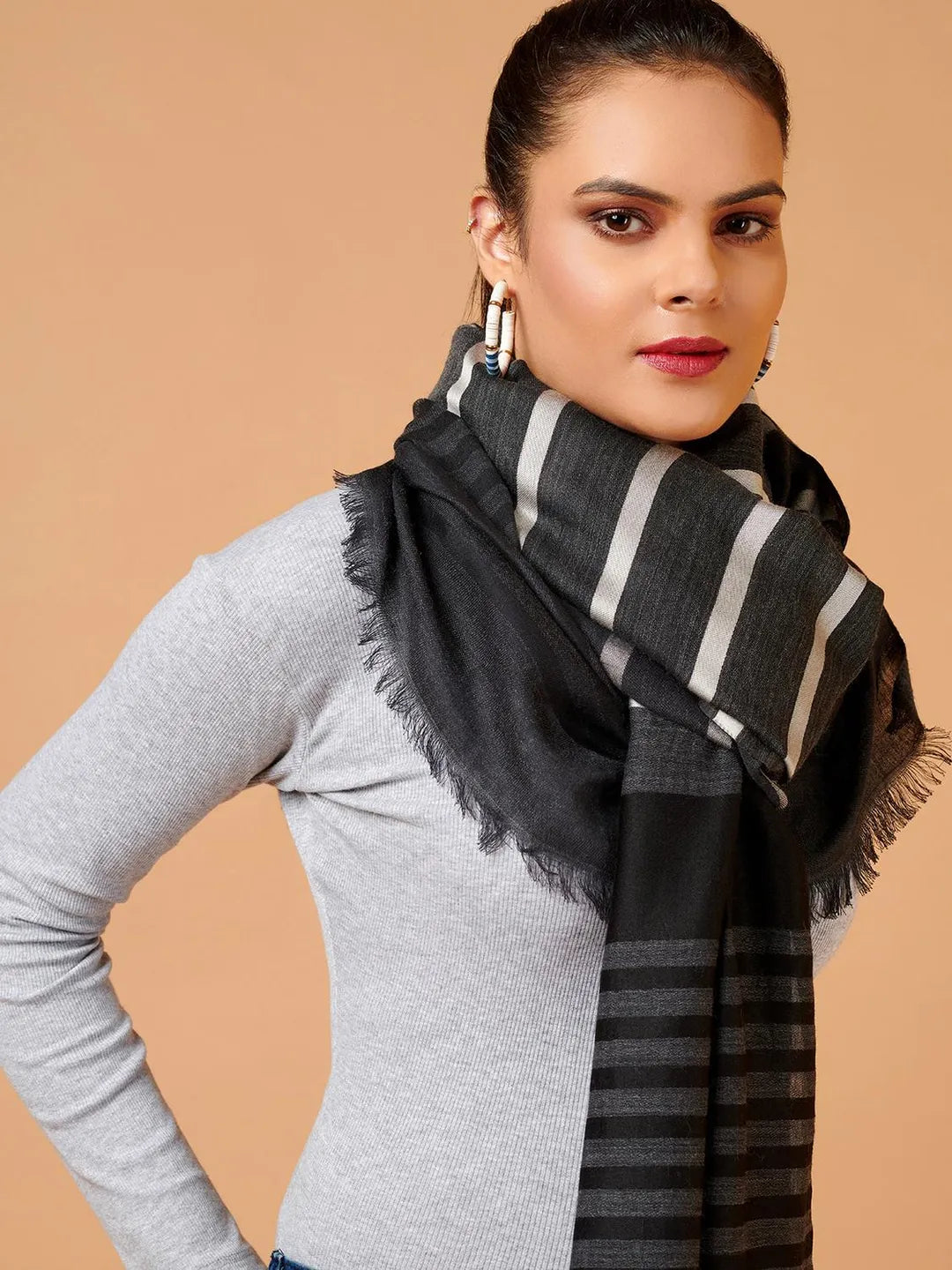 Chic Stole Wool Blend with Dobby Pattern in Grey