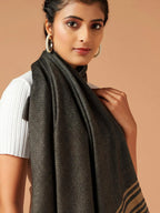 Chic Cashmere Stole in Black