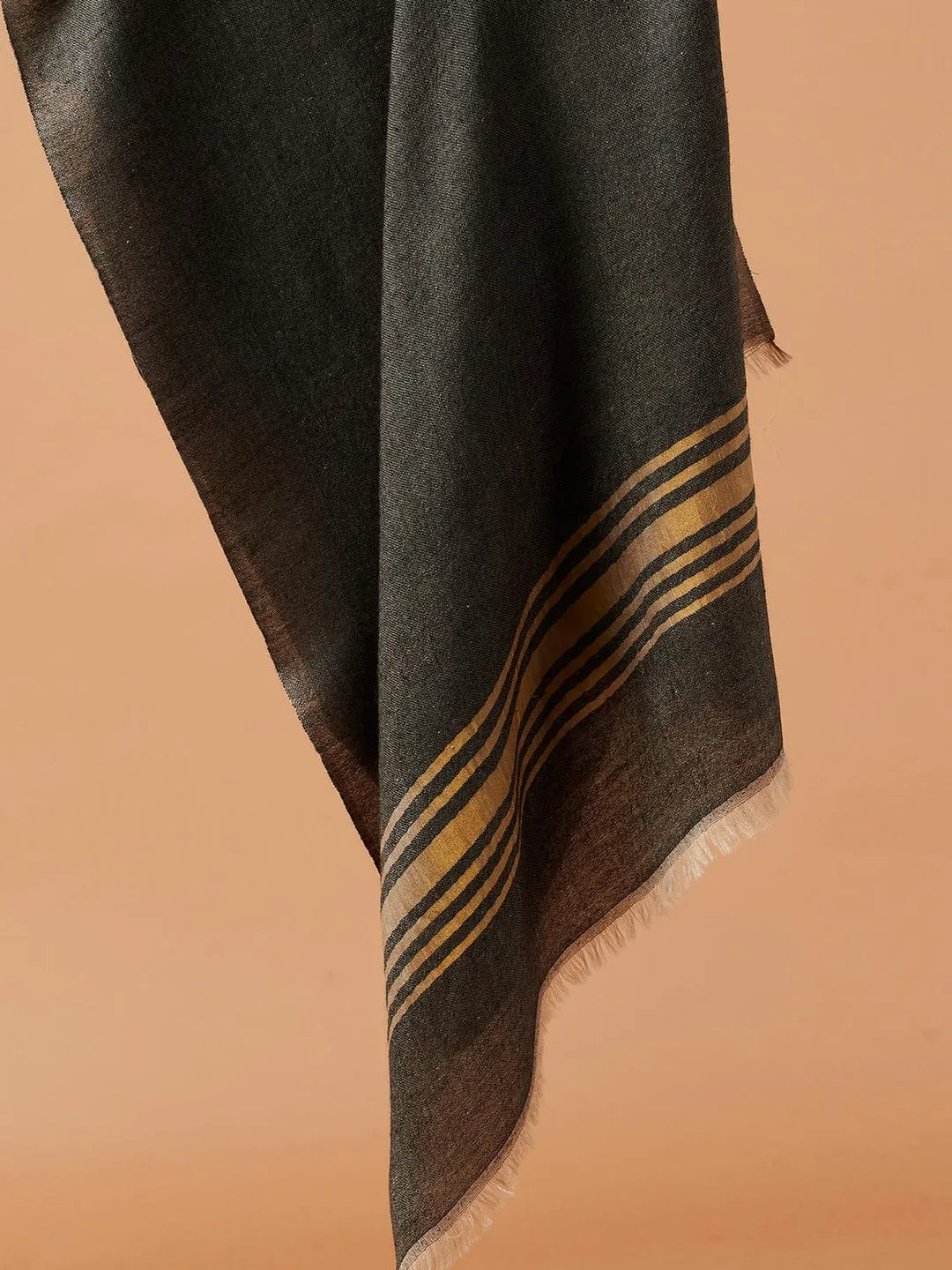 Chic Cashmere Stole in Black