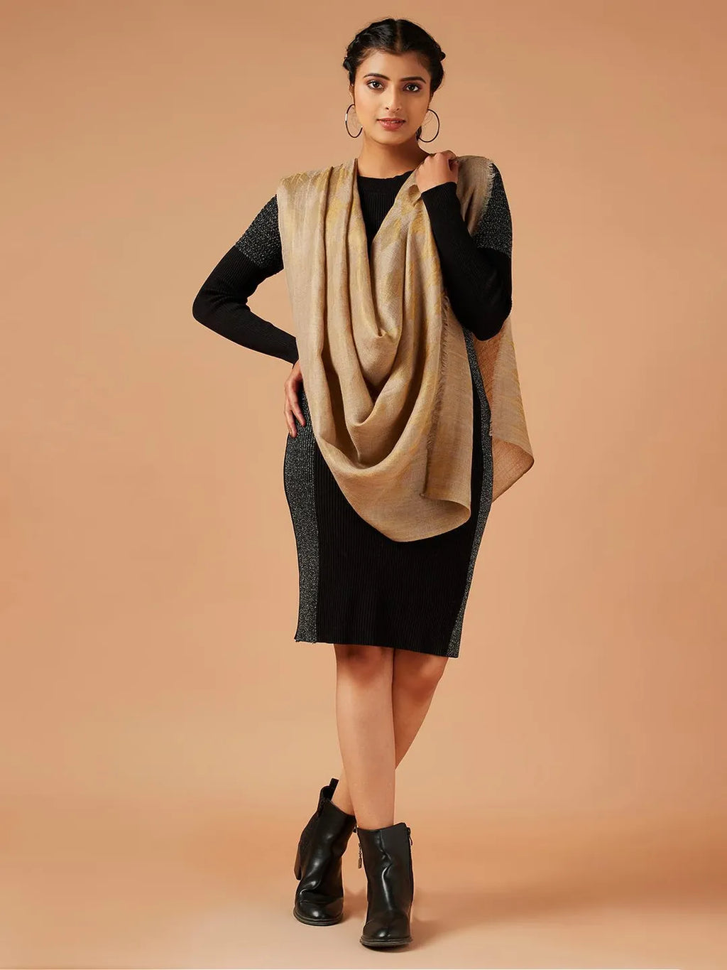 Elegant Cashmere Stole in Beige