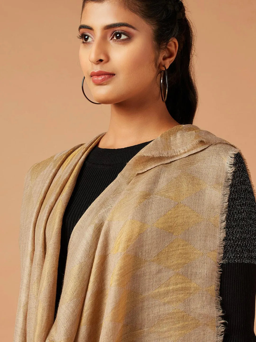 Elegant Cashmere Stole in Beige