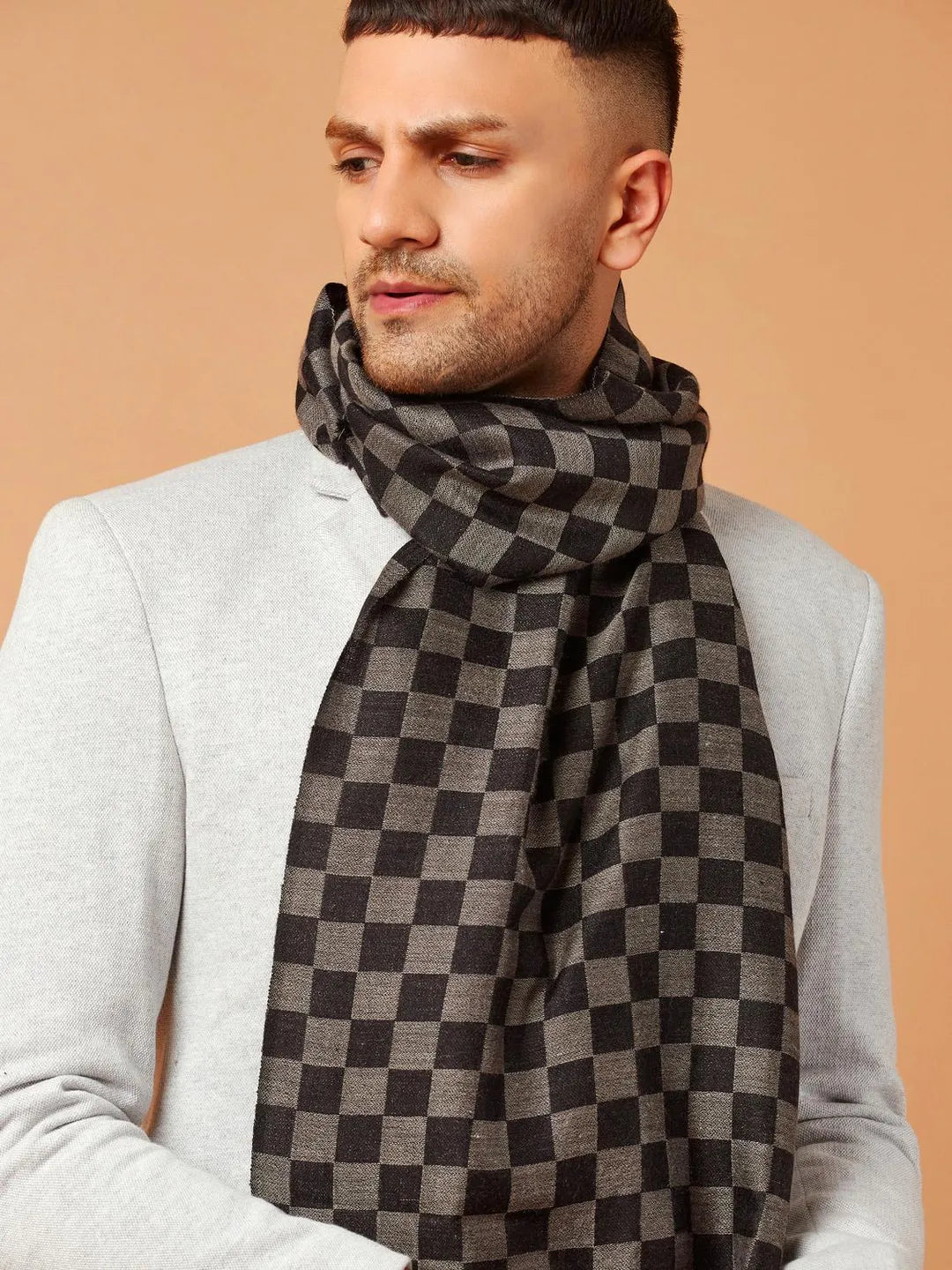 Classic Style Cashmere Muffler in Black & Grey