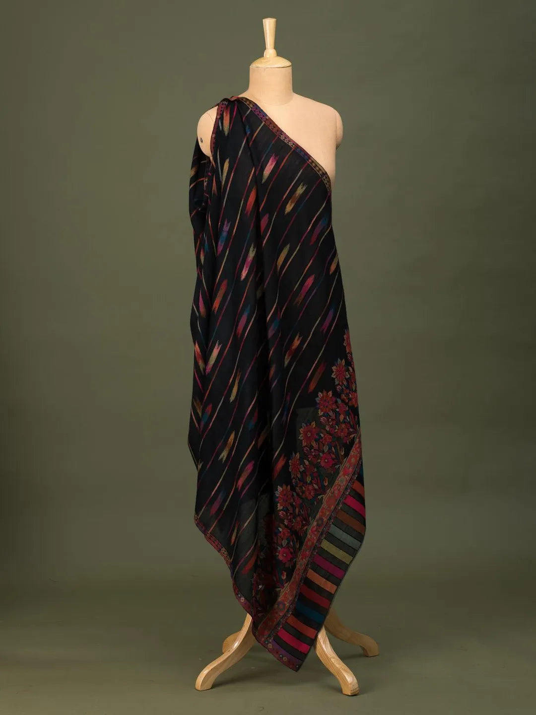 Classic Shawl Wool Blend with Kaani Pattern in Black