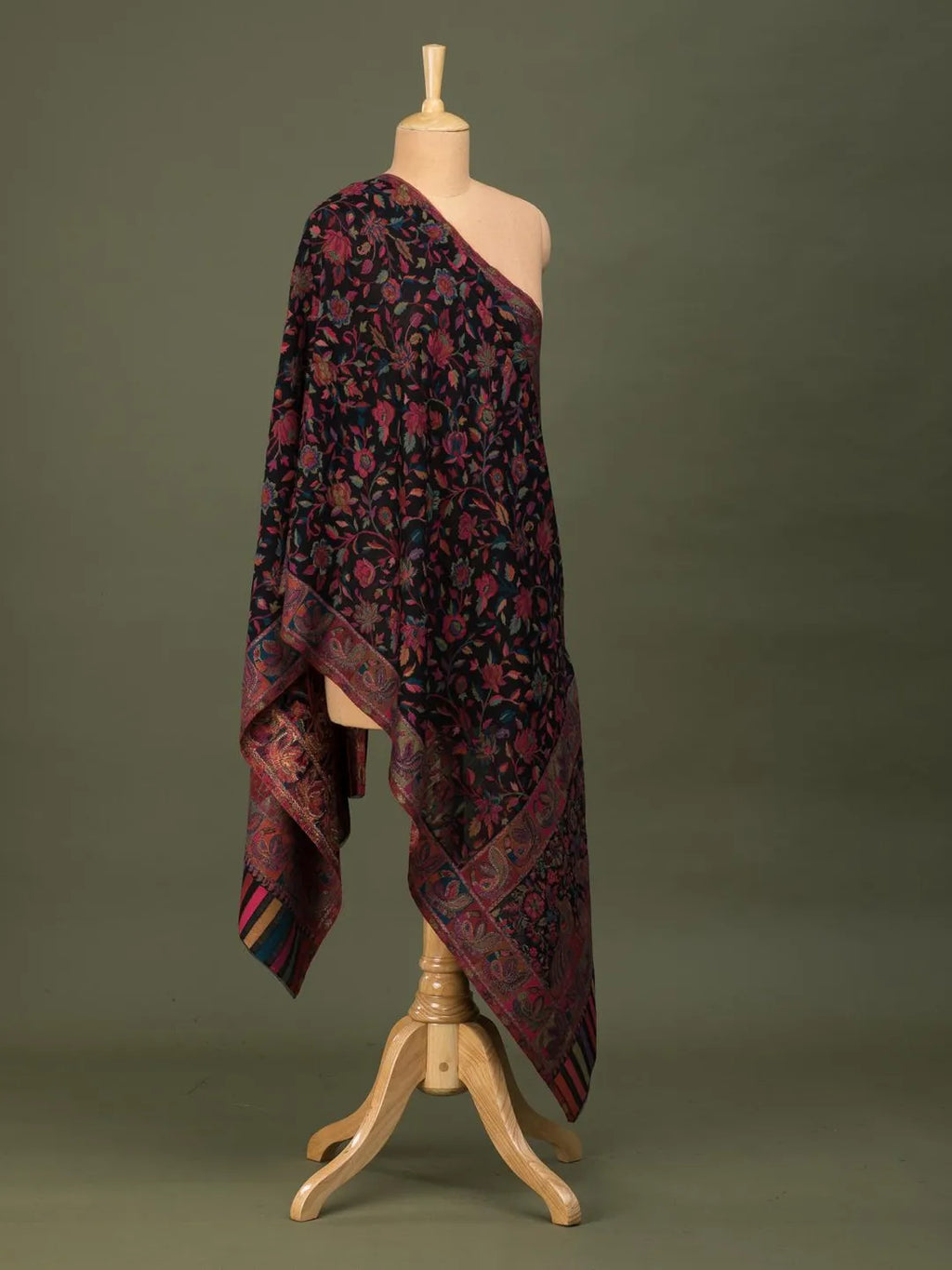 Classic Shawl Wool Blend with Kaani Pattern in Black