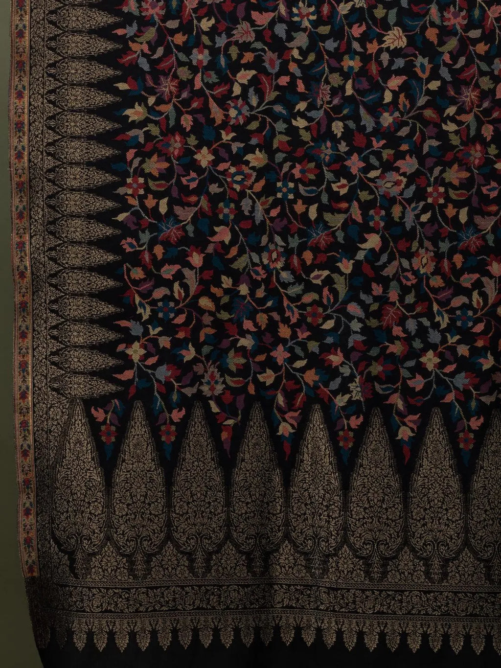 Elegant Shawl Wool Blend with Kaani Pattern in Black