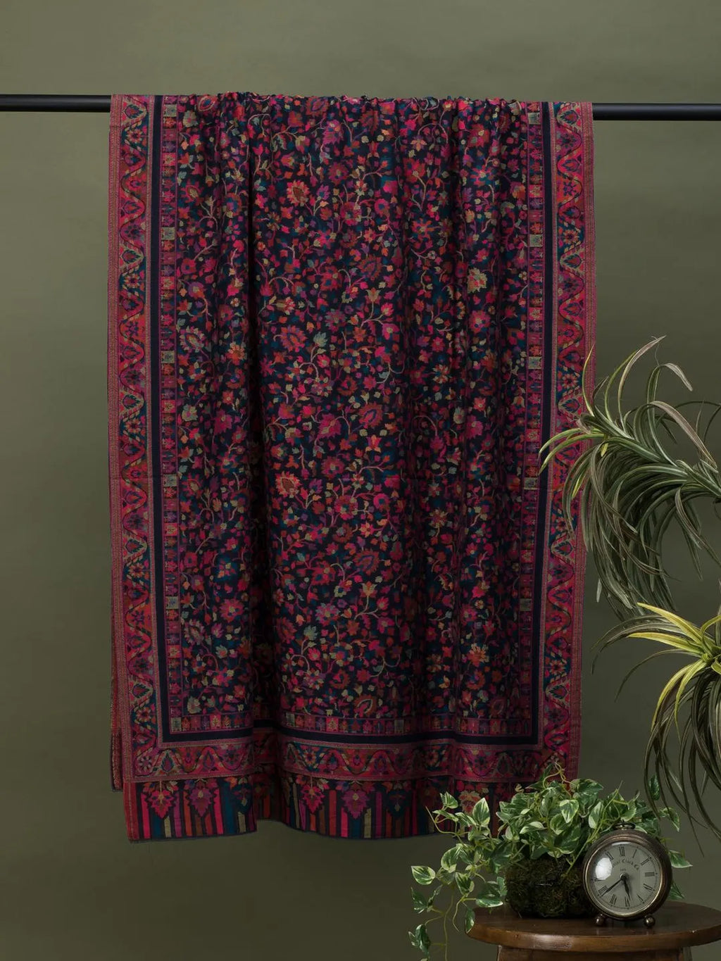 Elegant Shawl Wool Blend with Kaani Pattern in Black