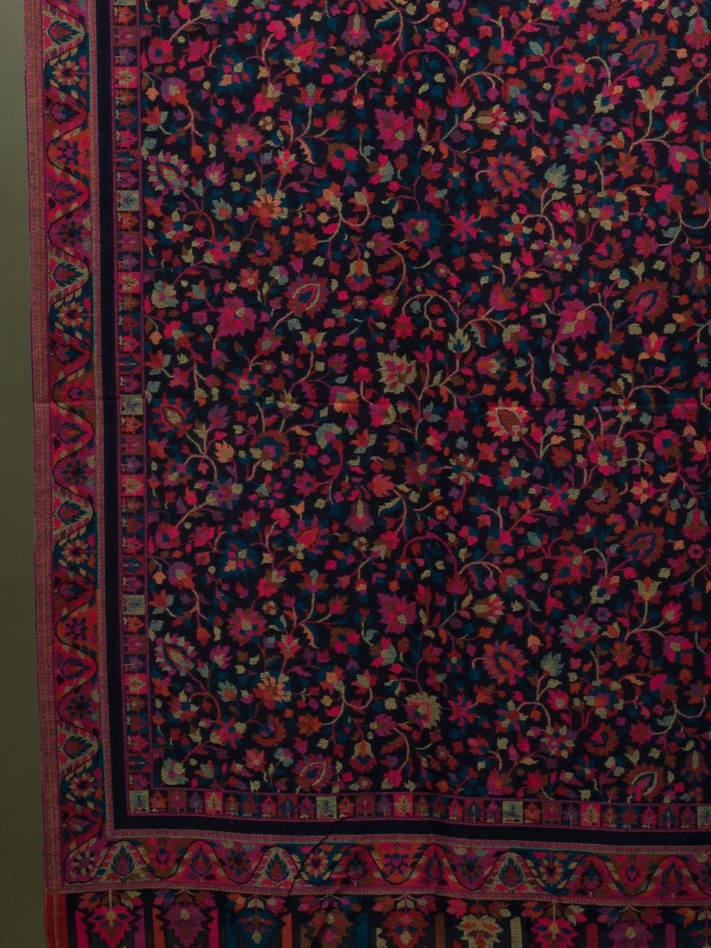 Elegant Shawl Wool Blend with Kaani Pattern in Black