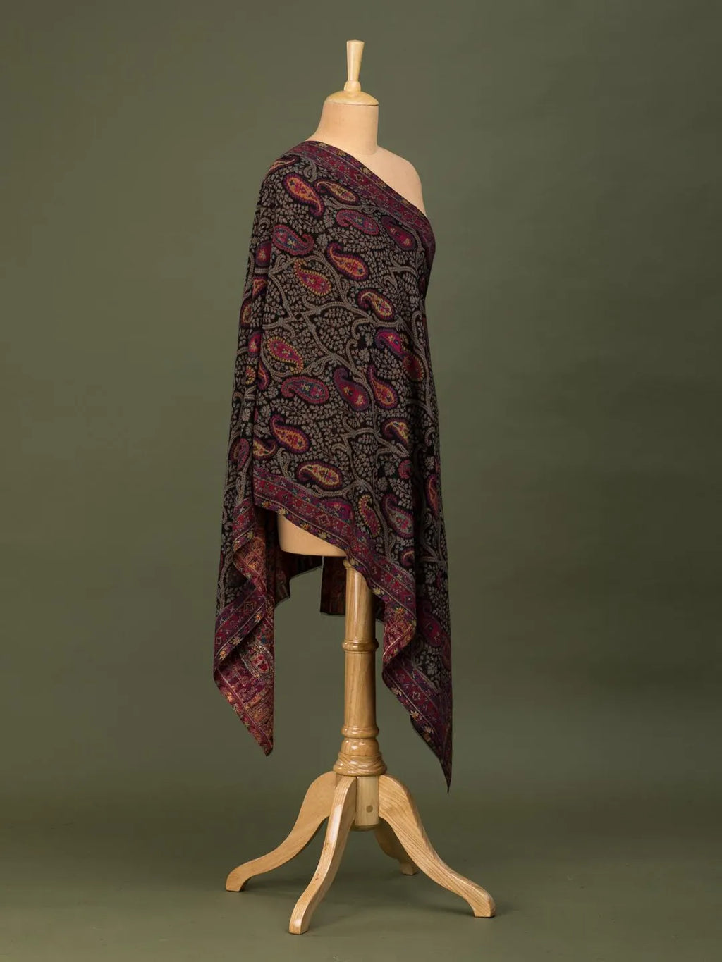 Elegant Stole Wool Blend with Kaani Pattern in Black