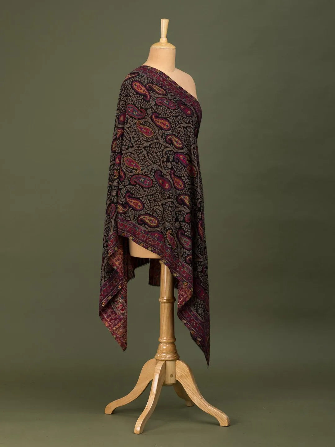 Elegant Stole Wool Blend with Kaani Pattern in Black