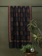 Elegant Stole Wool Blend with Jaal Pattern in Grey