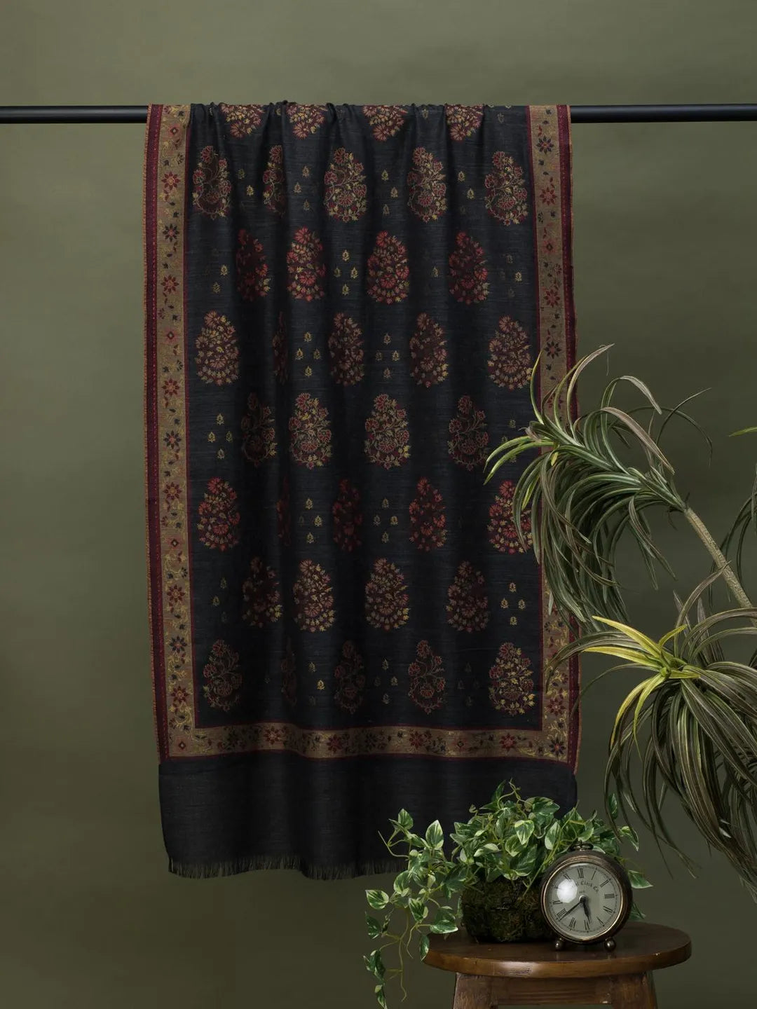 Elegant Stole Wool Blend with Jaal Pattern in Grey