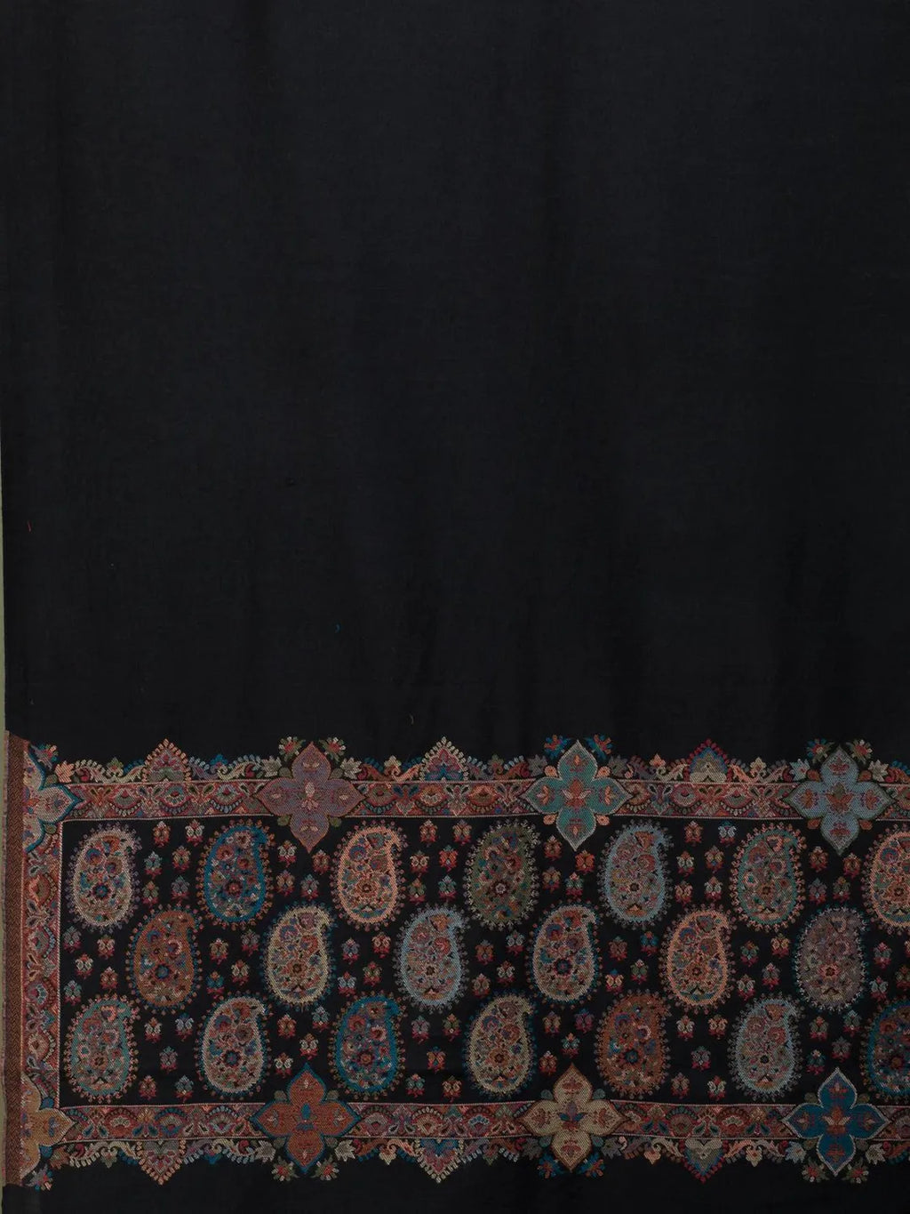 Chic Stole Wool Blend with Palla Pattern in Black