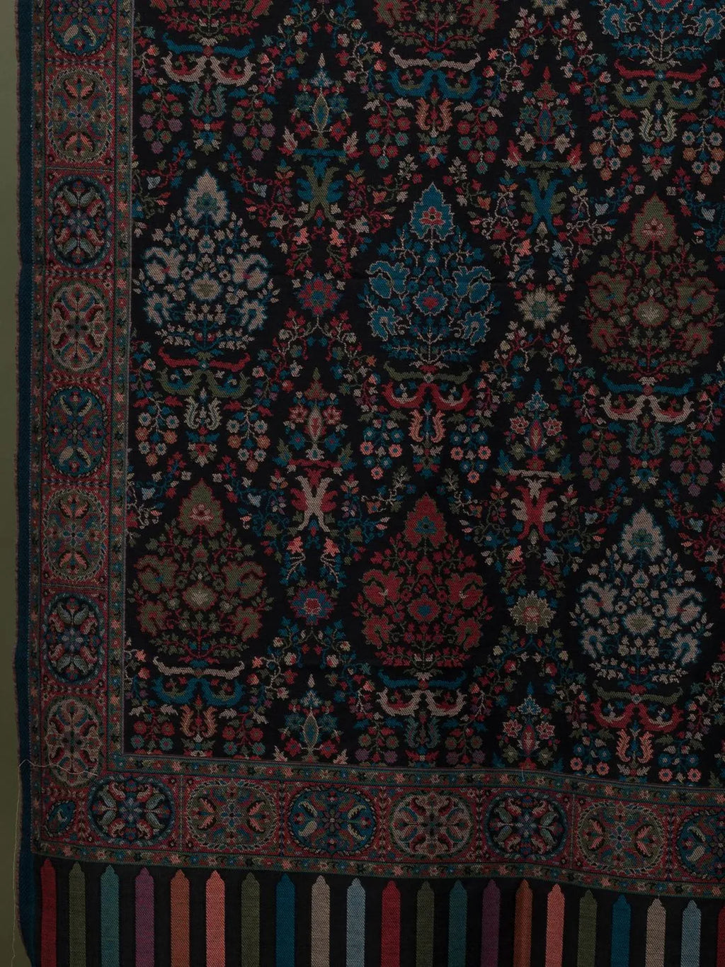 Chic Stole Wool Blend with Jaal Pattern in Black