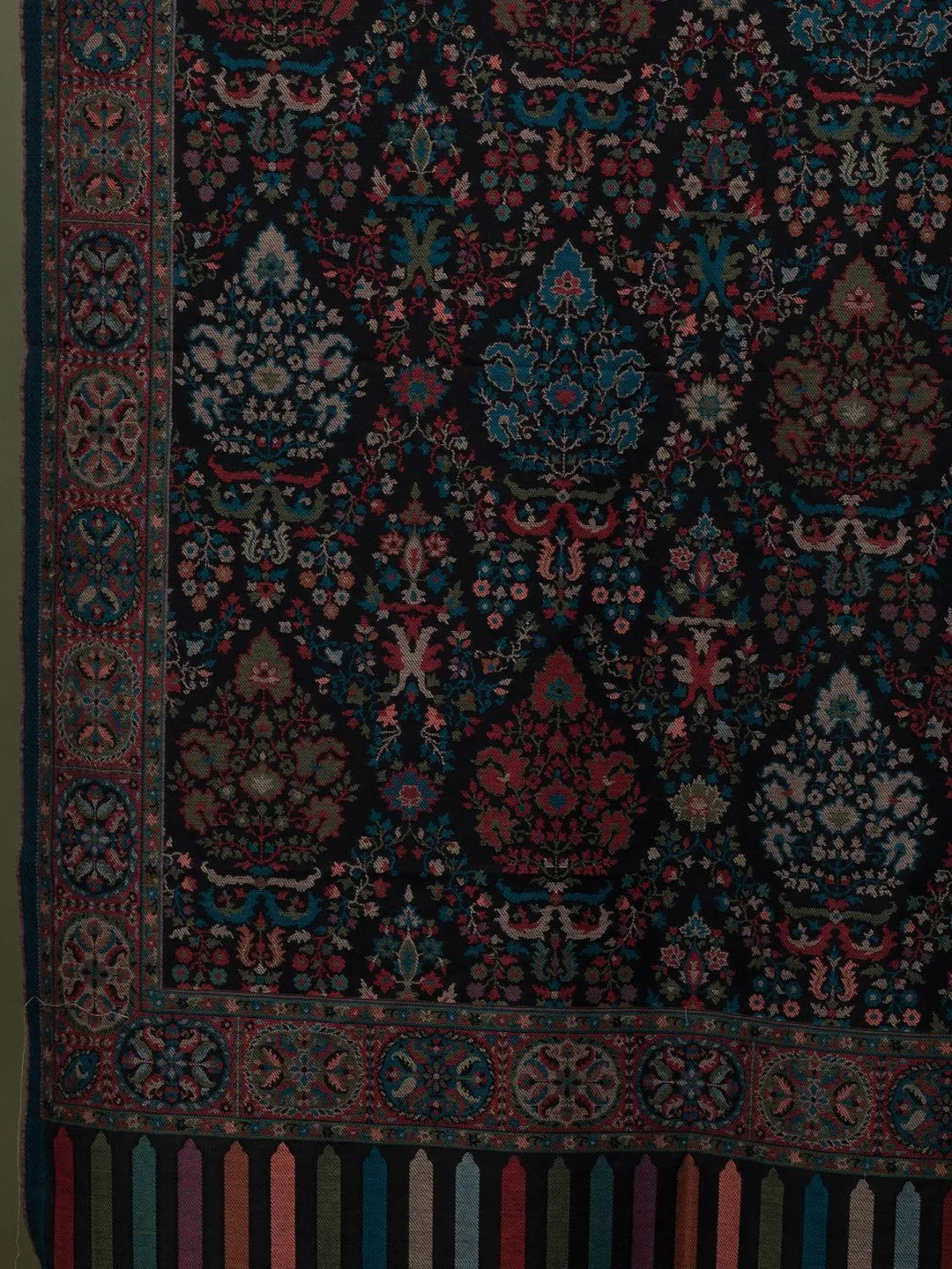 Chic Stole Wool Blend with Jaal Pattern in Black