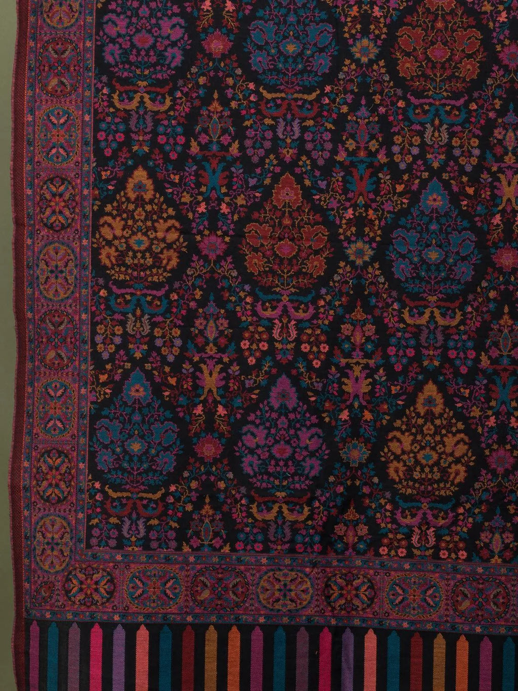 Chic Stole Wool Blend with Jaal Pattern in Black