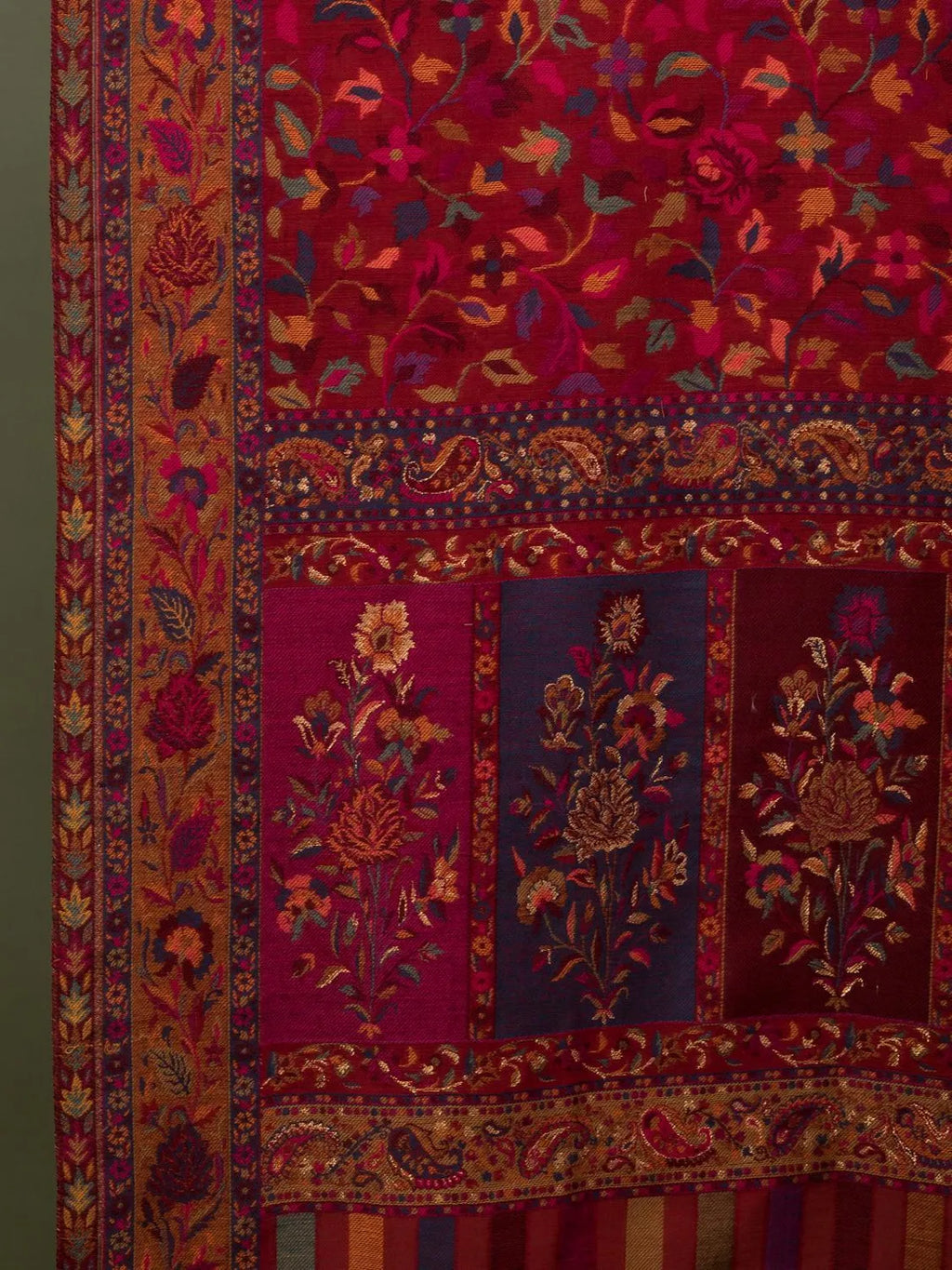 Elegant Stole Wool Blend with Kaani Pattern in Red