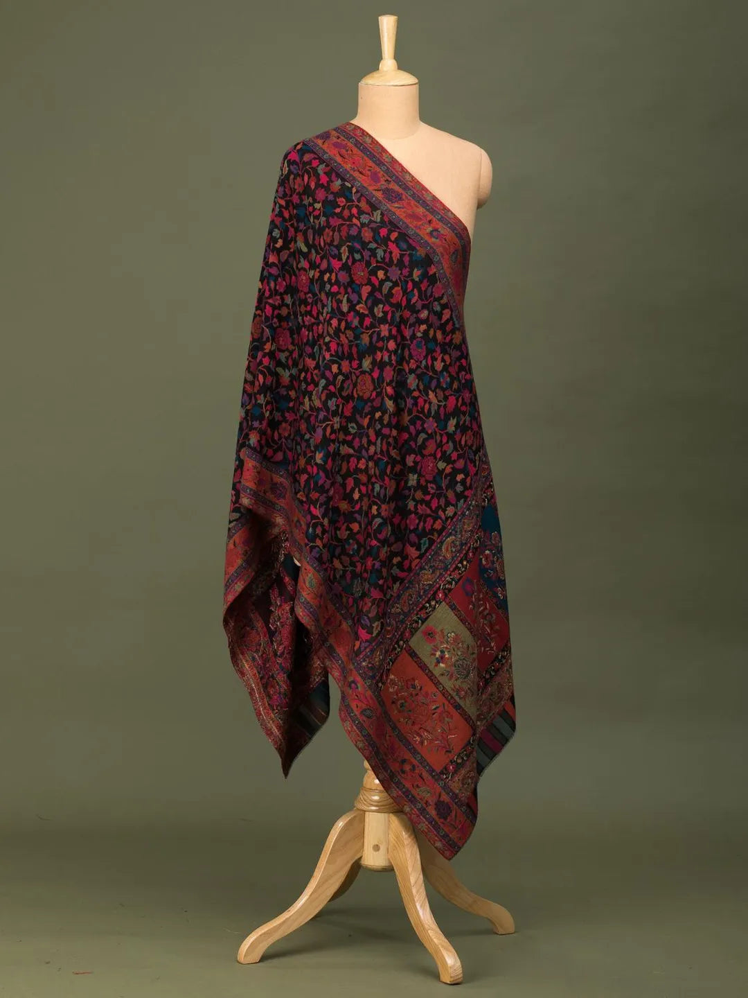 Chic Stole Wool Blend with Kaani Pattern in Black