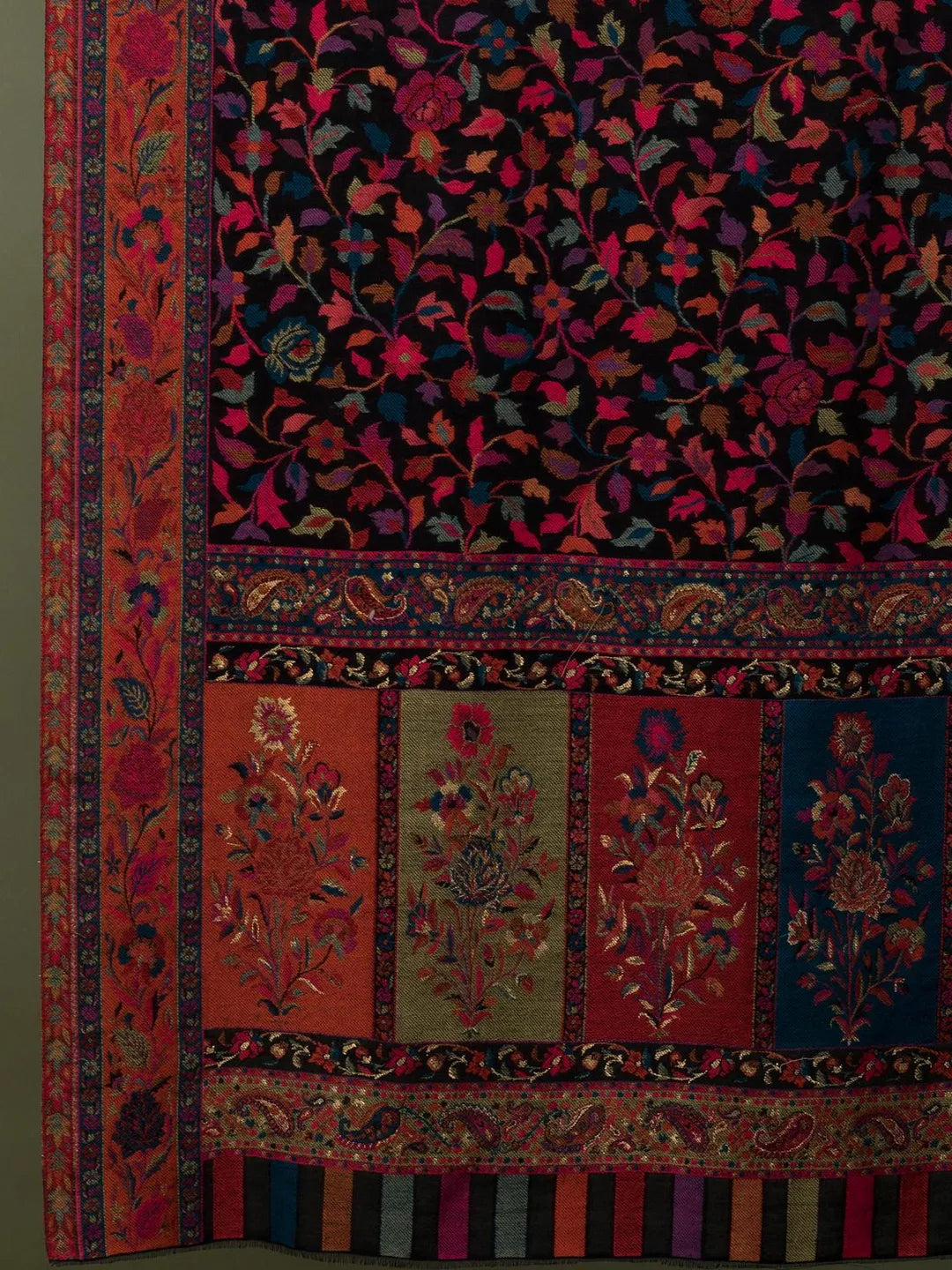 Chic Stole Wool Blend with Kaani Pattern in Black