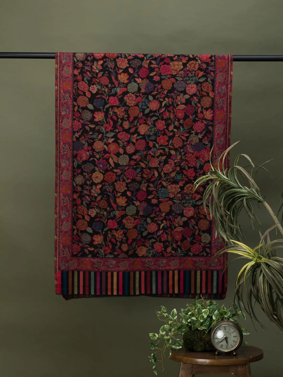 Chic Stole Wool Blend with Kaani Pattern in Black