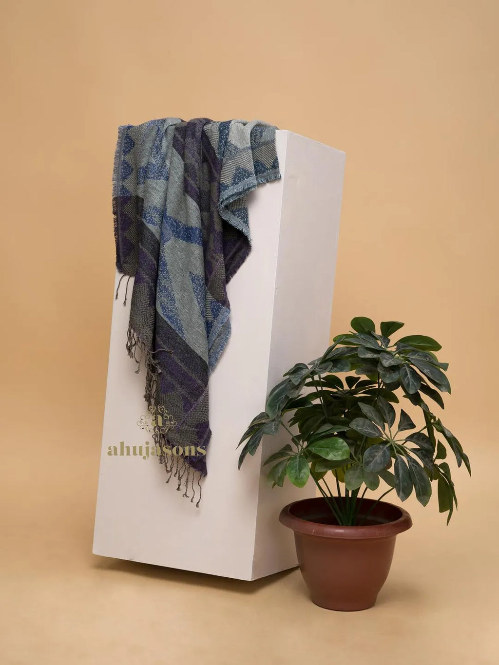 Elegant Stole Wool Blend with Jacquard Pattern in Multi