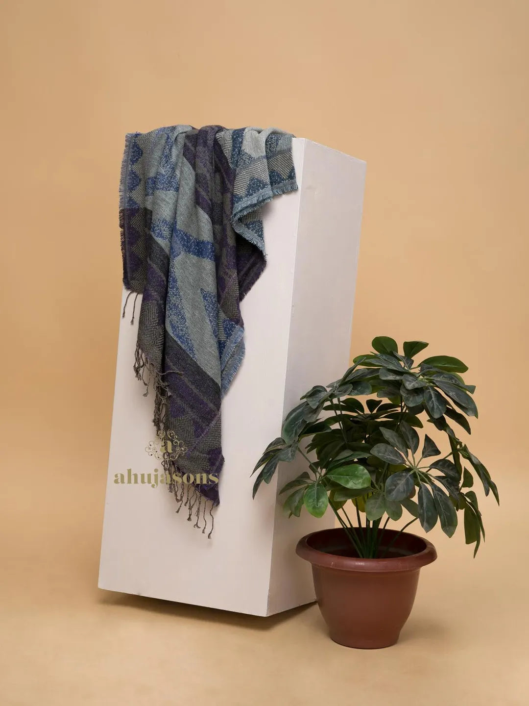 Elegant Stole Wool Blend with Jacquard Pattern in Multi