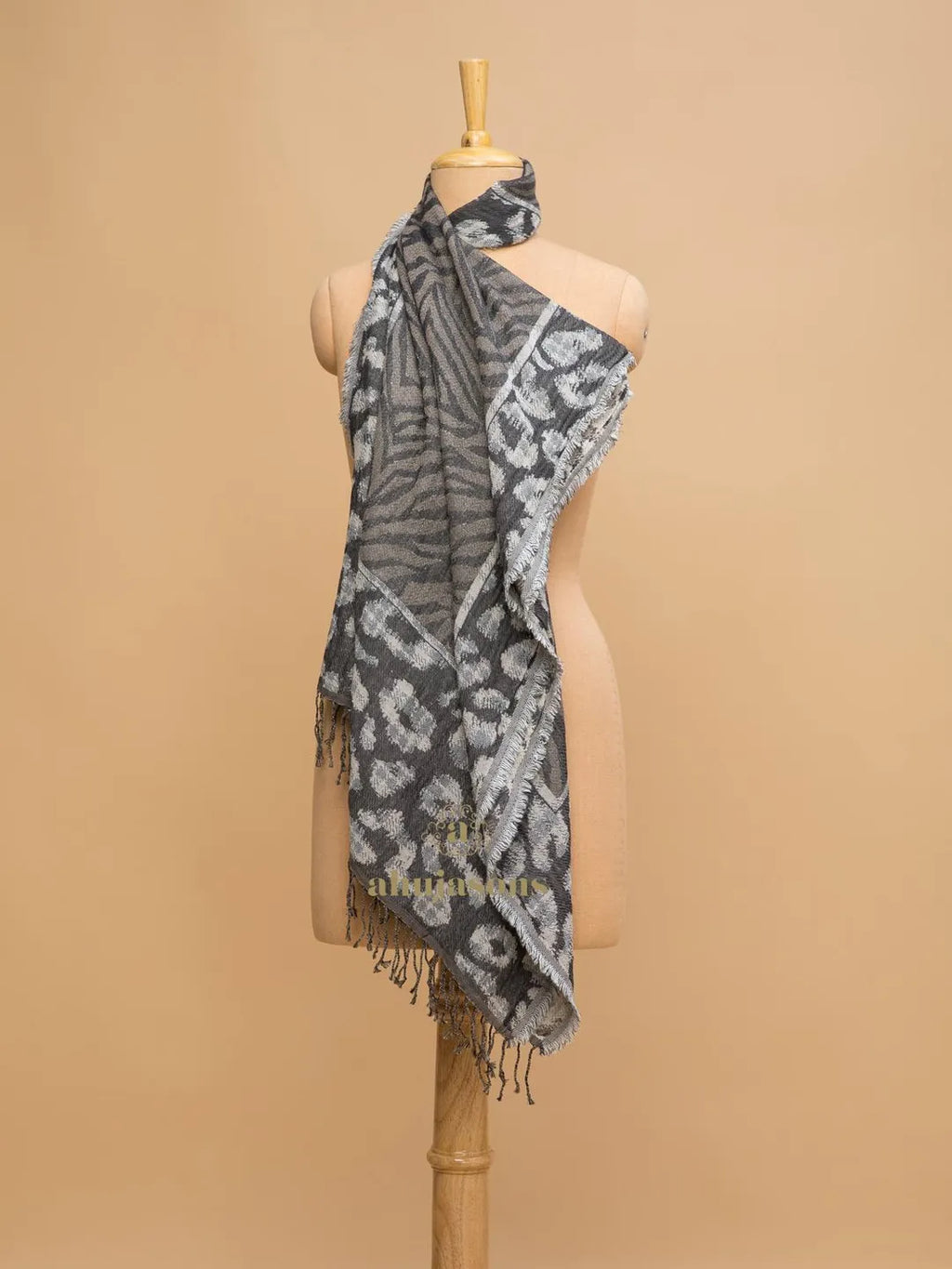 Elegant Stole Wool Blend with Jacquard Pattern in Multi