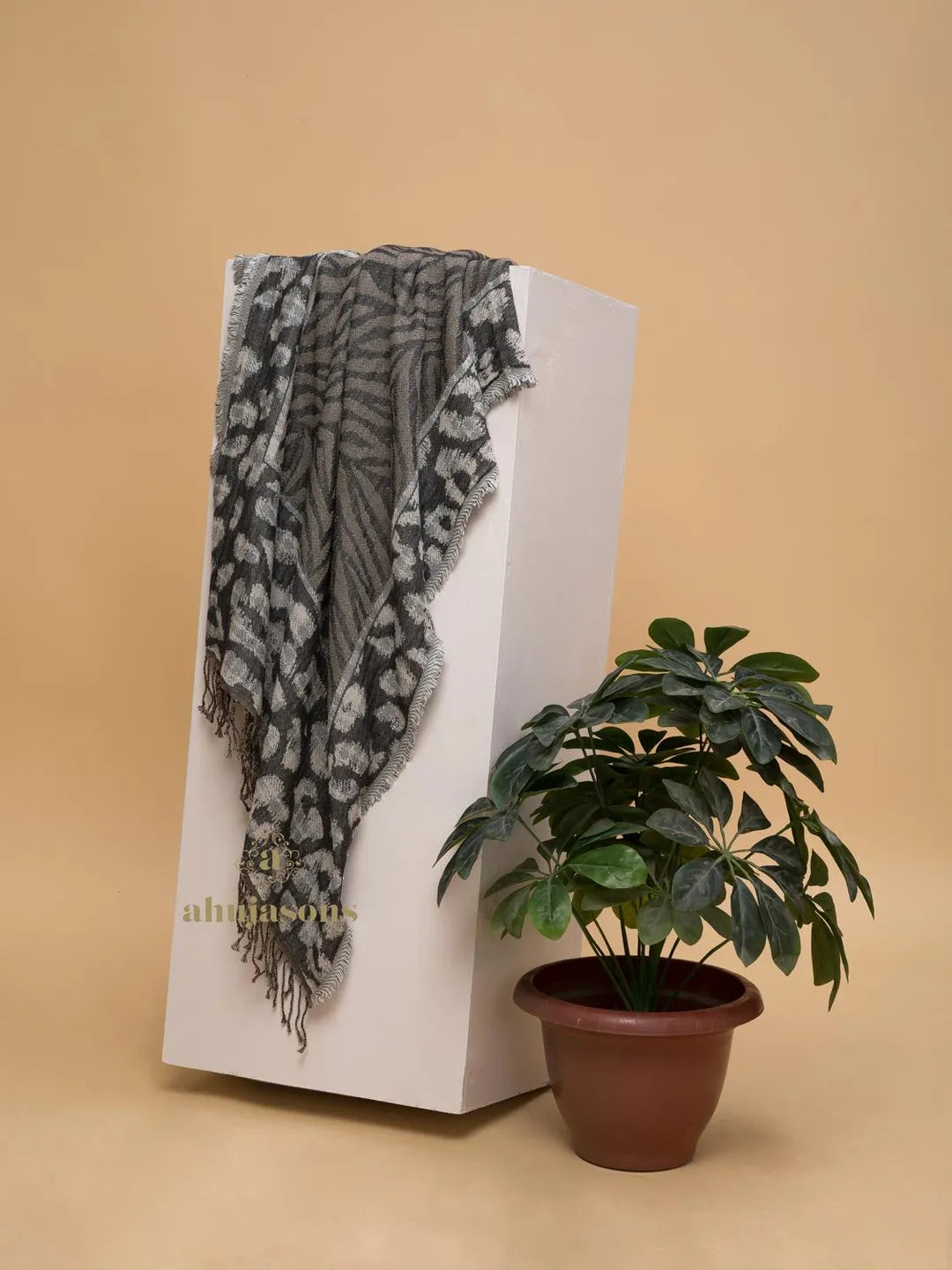 Elegant Stole Wool Blend with Jacquard Pattern in Multi