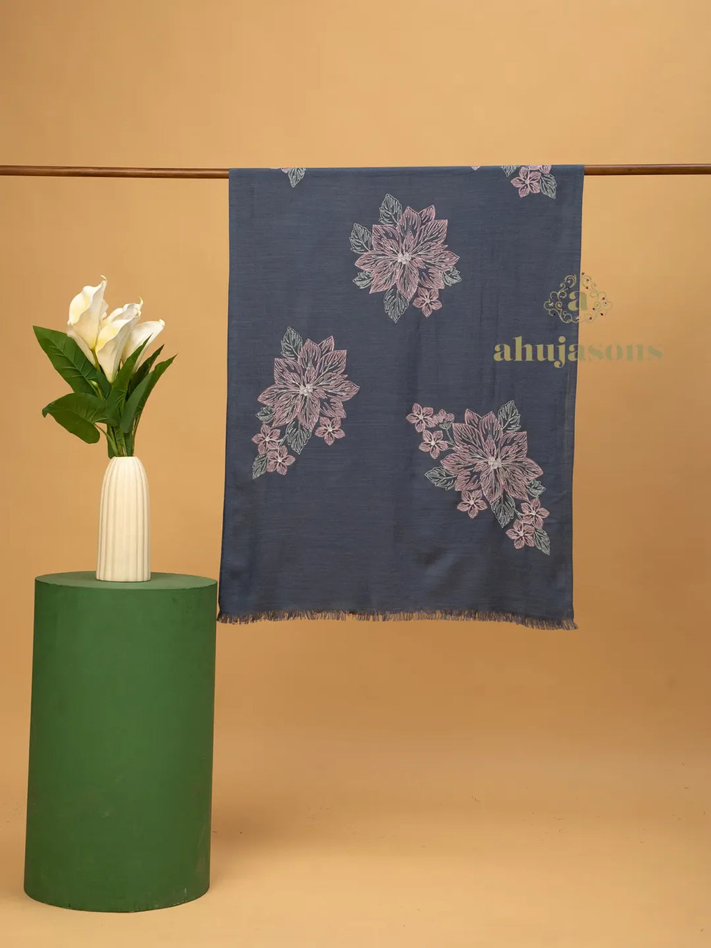 Chic Stole Wool Blend with Embroidery Pattern in Blue