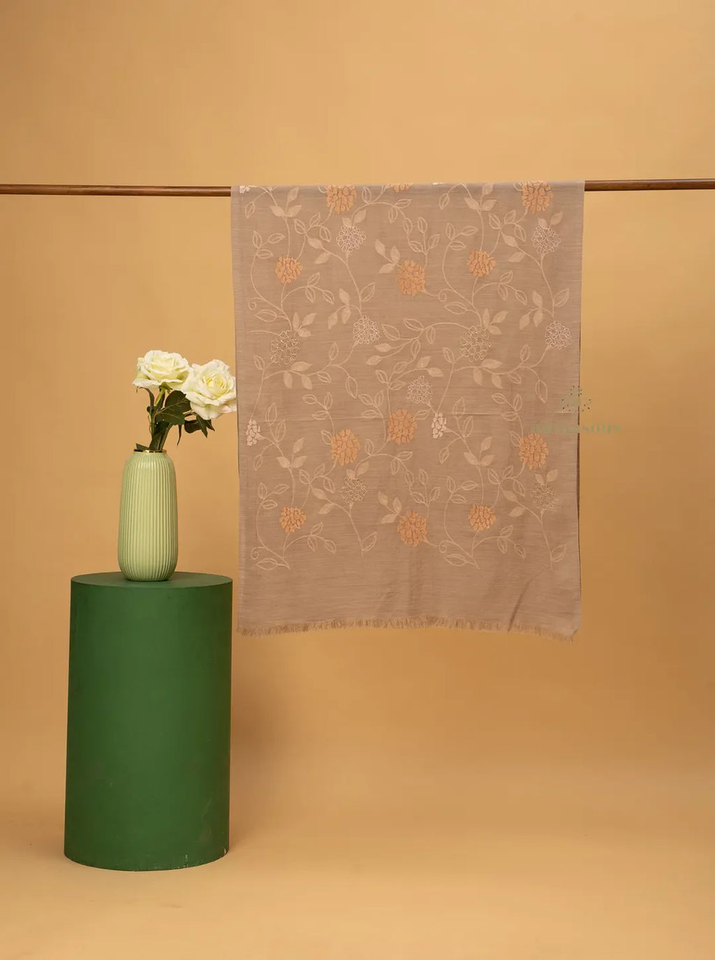 Chic Stole Wool Blend with Embroidery Pattern in Beige