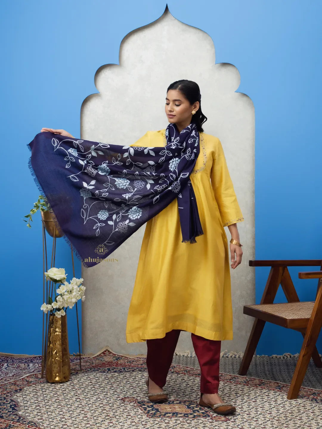 Chic Stole Wool Blend with Embroidery Pattern in Blue