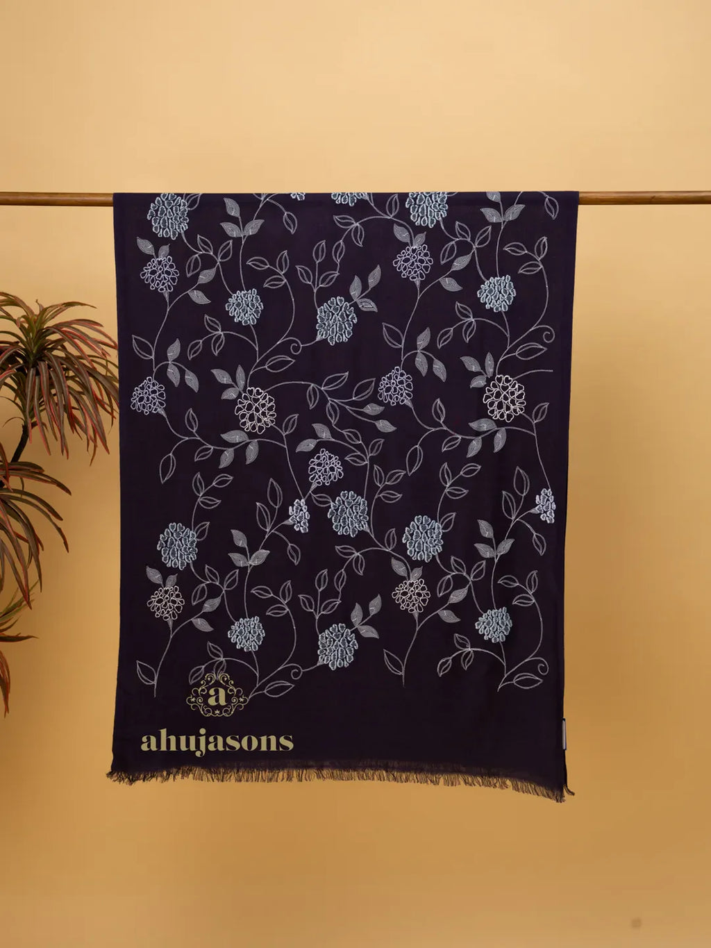 Chic Stole Wool Blend with Embroidery Pattern in Blue
