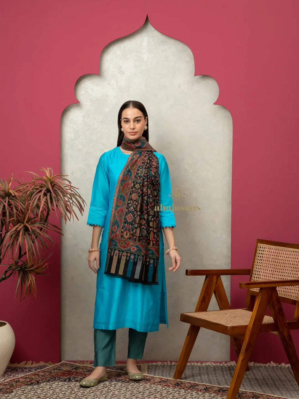 Chic Stole Wool Blend with Jaal With Zari Pattern in Multi