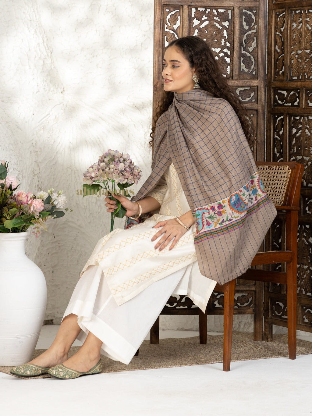 Beige Handloom Pure Pashmina Stole in a delicate Kaani In Palla Stole