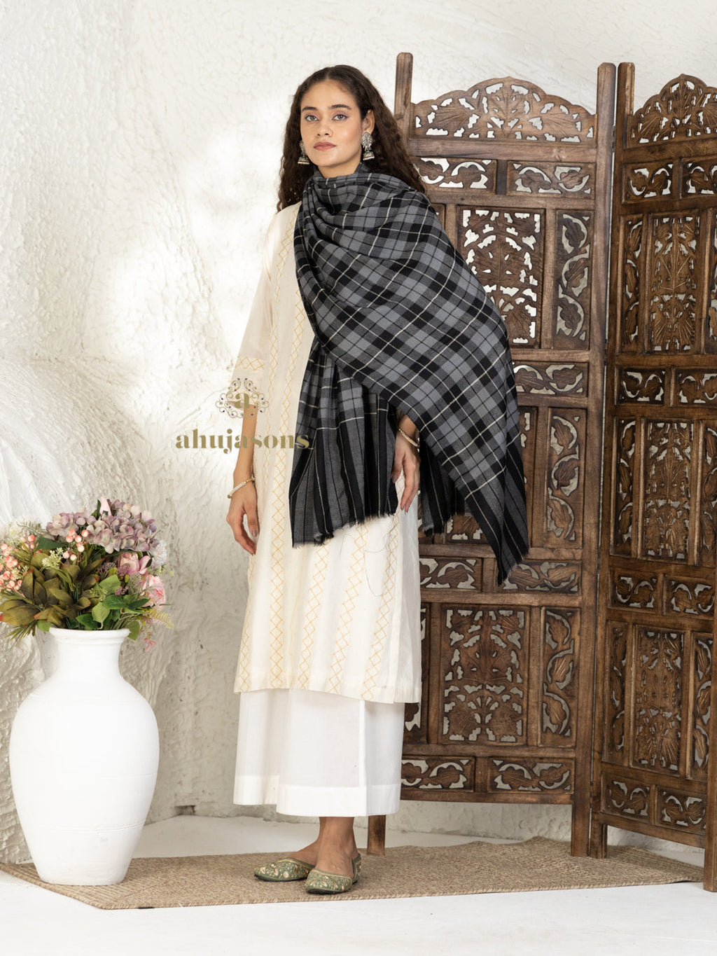Black Handloom Pure Pashmina Stole — Elegant &White Check Pattern Stole