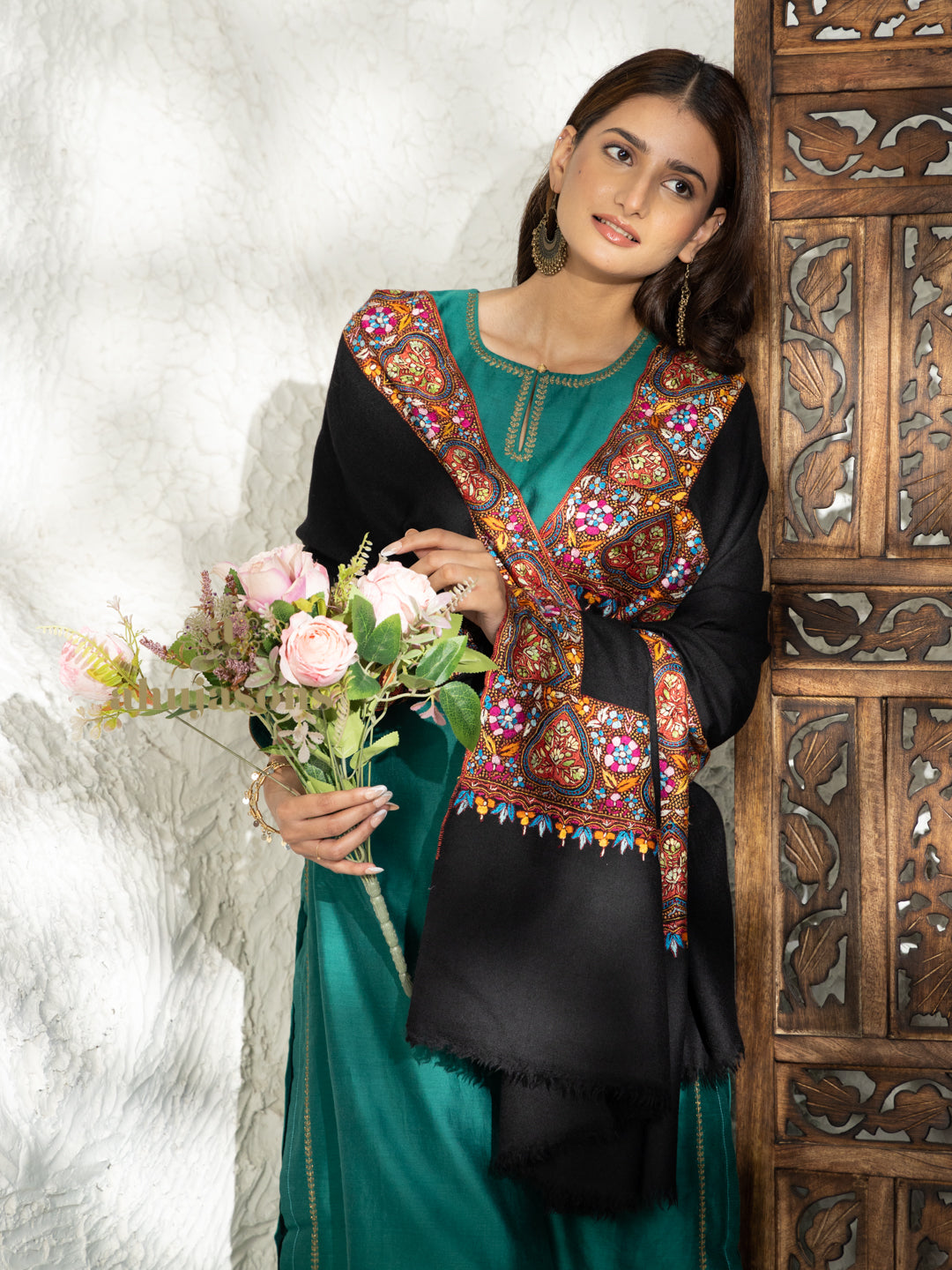 Black Handloom Pure Pashmina Shawl — Artisanal Gulaabdaar Border Embroidery